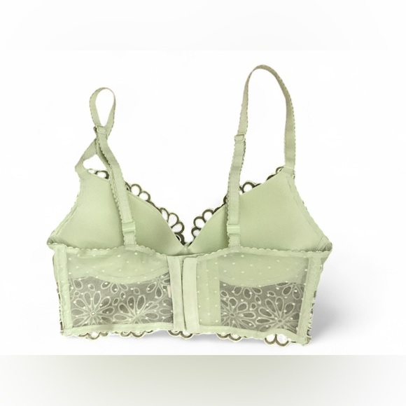 Victoria's Secret Reed GreenDaisy Eyelet Wireless Push-Up Bra Top Tee Size 34A - Picture 2 of 4